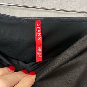 SPANX Jet Black Body-Curved Leggings women’s XL faux-leather look